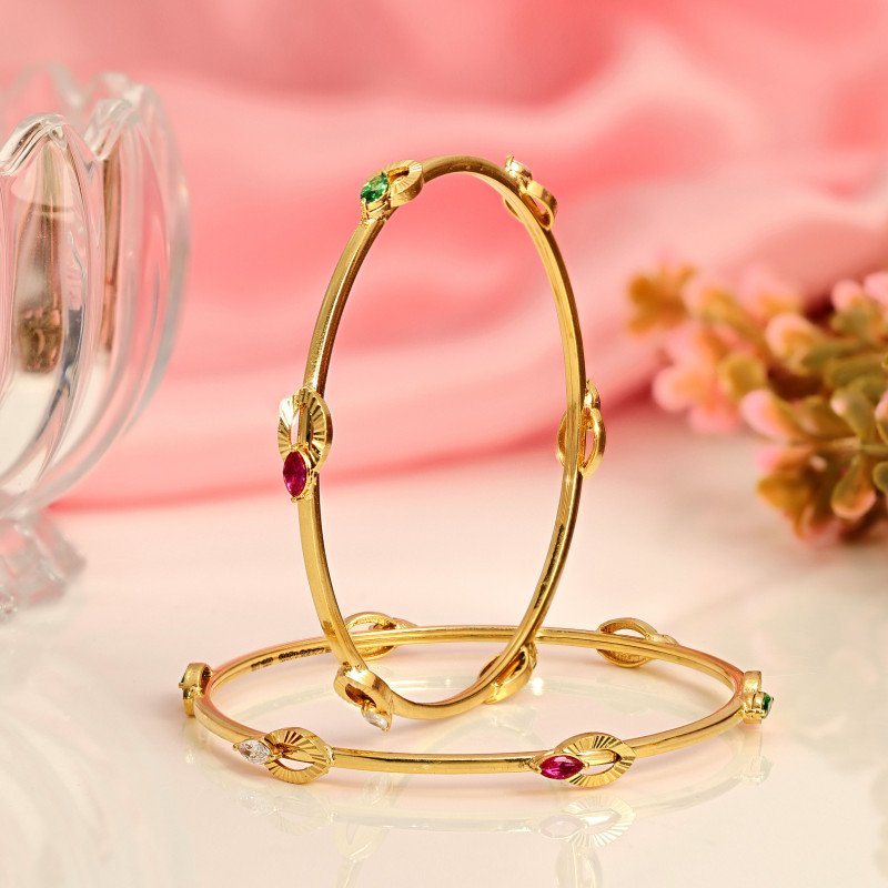 Delicate Vibrant Oval Designed Gold Bangles